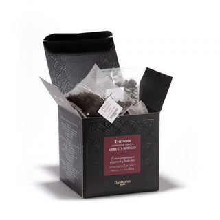 Boîte de 25 sachets Cristal Dammann Frères 4 Fruits Rouges, thé noir aux arômes naturels de fruits rouges et groseilles.