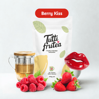 Sachet vrac 200g infusion bio Berry Kiss, mélange gourmand de morceaux de fraises, framboises et baies rouges.