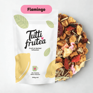 Sachet vrac 200g infusion Flamingo, mélange rose et ensoleillé de morceaux d'ananas, de pêche et de fraises séchées.