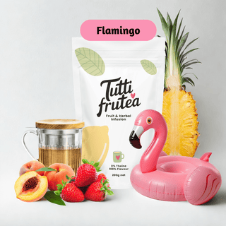 Sachet vrac 200g infusion Flamingo, mélange rose et ensoleillé de morceaux d'ananas, de pêche et de fraises séchées.