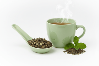 Thé vert vrac 200g Marrakesch Alveus, feuilles de thé Gunpowder bio et feuilles de menthe poivrée entière.